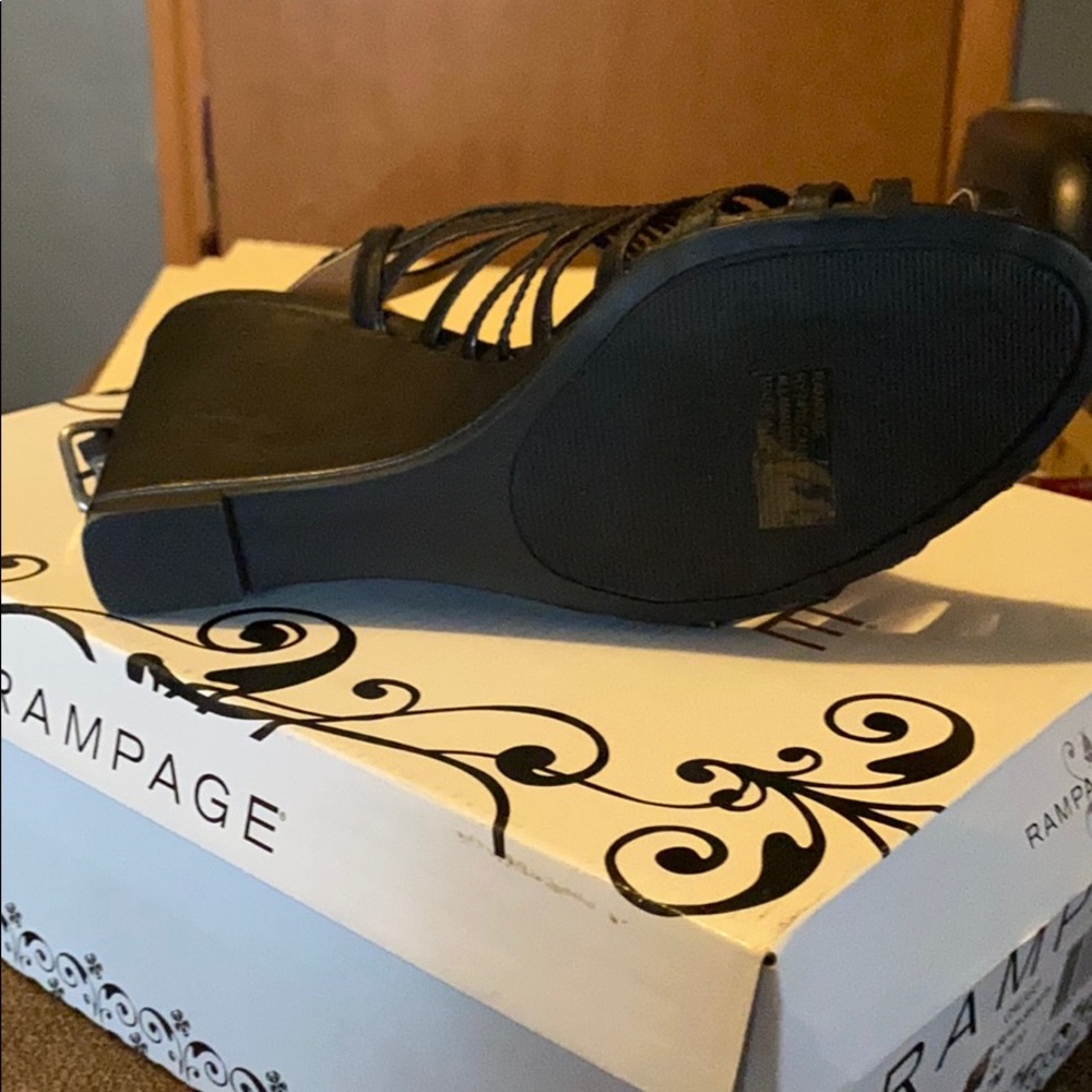 Black Rampage Wedge - Picture 2 of 3